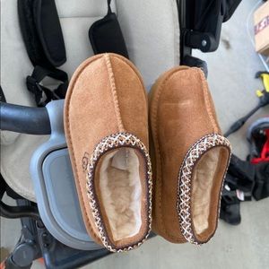 Kid ugg slippers